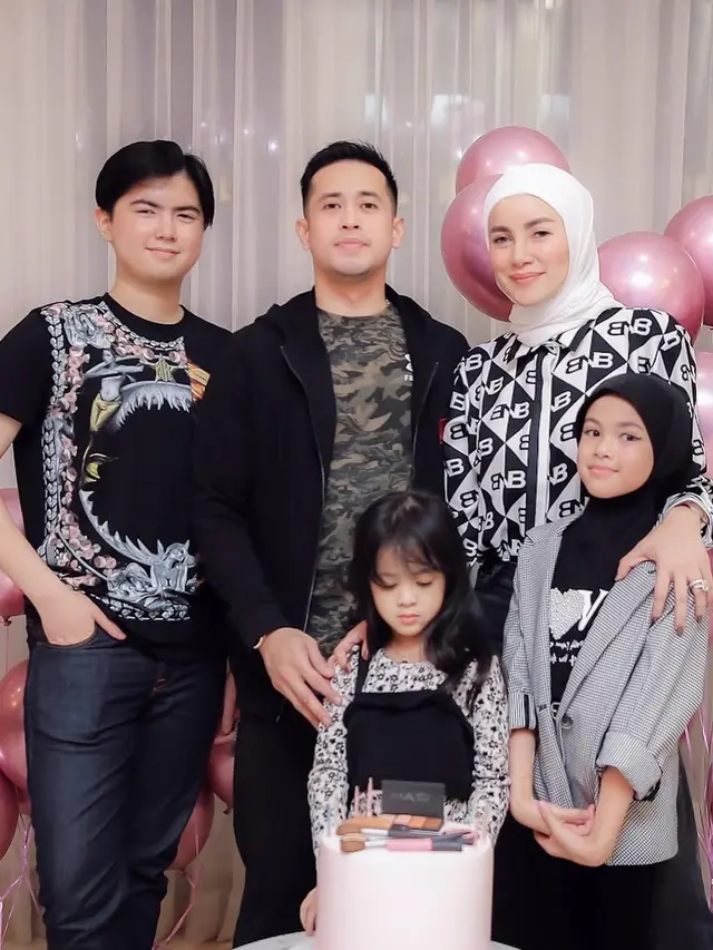 6 Potret Olla Ramlan dan Aufar Hutapea Bareng Anak Usai 2 Tahun Cerai