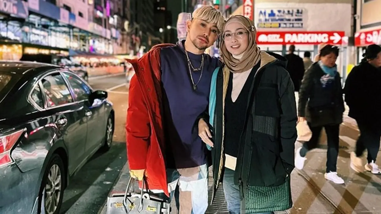 6 Momen Kebersamaan Desy Ratnasari dan Caren Delano, Jadi Sorotan Netizen