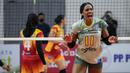 Pemain Bandung BJB Tandamata, Madeline Jazmin Guillén Paredes melakukan selebrasi usai mencetak poin saat laga lanjutan PLN Mobile Proliga 2022 melawan Jakarta Elektrik PLN di Padepokan Voli Jenderal Polisi Kunarto, Sentul, Jumat (21/01/2022). (Bola.com/Bagaskara Lazuardi)