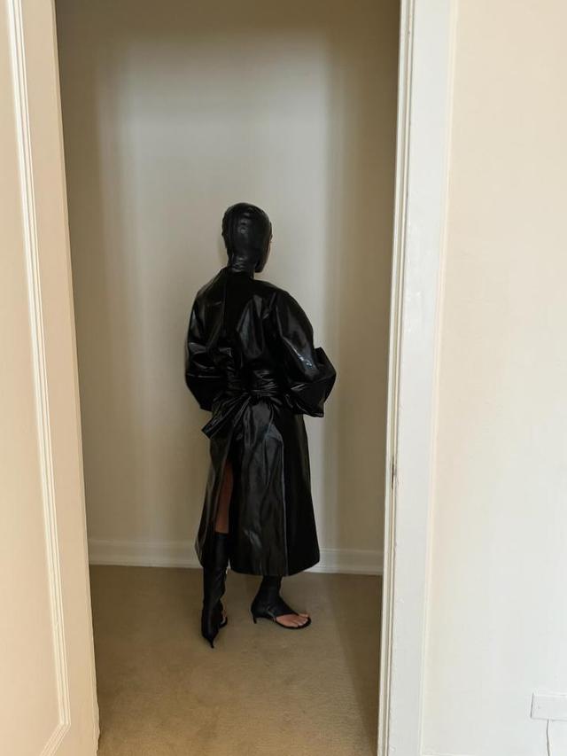 Kanye West Pamer Potret Bianca Censori Nyaris Telanjang di Dapur, Dianggap Korban Cuci Otak