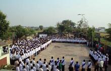 Hari Santri Nasional, ribuan santri di Kediri upacara pakai sarung