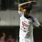 Bek Arema FC, Hamka Hamzah, tampak kecewa saat melawan PSS Sleman pada laga Liga 1 2019 di Stadion Maguwoharjo, Sleman, Rabu (15/5). PSS menang 3-1 atas Arema. (Bola.com/Yoppy Renato)