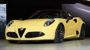 The Alfa Romeo 4C baru Spider convertible dipamerkan saat The North American International Auto Show di Detroit, Michigan, pada 13 Januari 2015. (AFP Photo/Bill Pugliano)