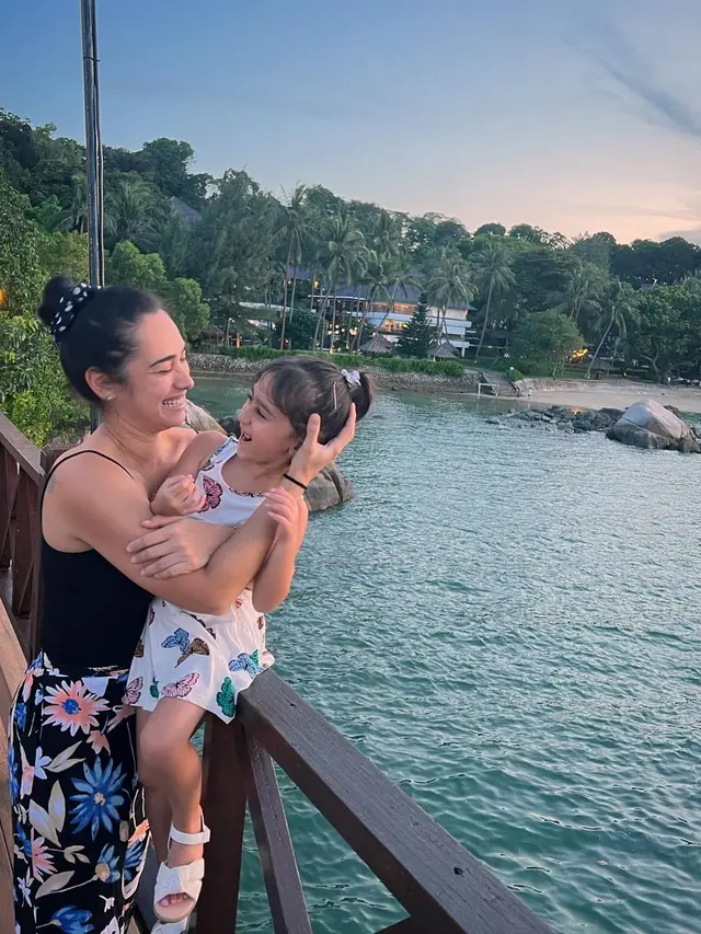 Jadi Single Mom, Ini Momen Seru Alexandra Gottardo Liburan Bareng Buah Hati