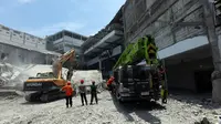 Tim SAR Gabungan proses evakuasi korban Ponpes Al-Khoziny. (istimewa)