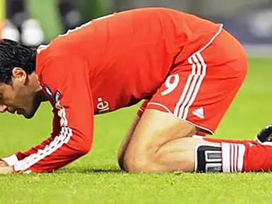 Reaksi kekecewaan striker Bayern Muenchen, Luca Toni di partai Liga Champions Grup A versus Bordeaux di Allianz Arena, Munich, 3 November 2009. AFP PHOTO/OLIVER LANG