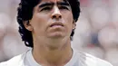 Penyerang Argentina, Diego Maradona, saat bersiap jelang menghadapi Jerman Barat pada laga final Piala Dunia 1986 di Meksiko, (29/6/1986). (Photo by - / AFP)