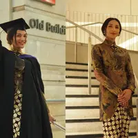 Dena Rachman berhasil menamatkan pendidikannya di London School of Economy. Ia pun resmi lulus dari sekolah ekonomi setelah wisuda [@denarachman]