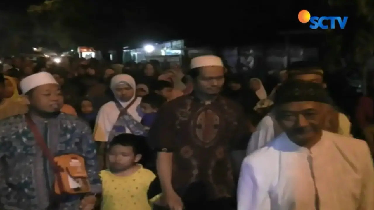 Pasutri Calon Haji Diarak Warga ke Pendopo Kabupaten Pemalang