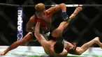 Pemain UFC  Teroto Ishihara melayangkan pukulannya kepada Julian Erosa pada pertandingan UFC 196 di MGM Grand Garden Arena, Las Vegas, (5/3). UFC adalah singkatan dari (ULTIMATE FIGHTING CHAMPIONSHIP). (Rebilas-USA TODAY Sports)
