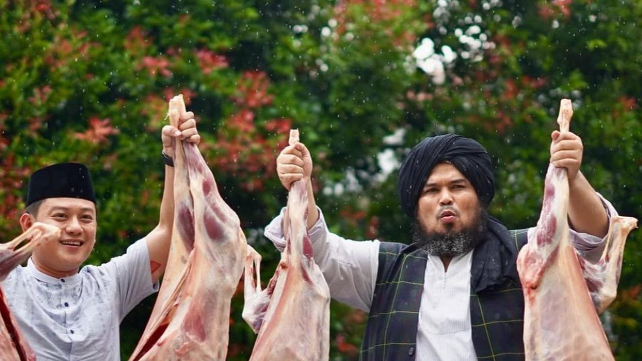 Deretan Selebriti Indonesia yang Mualaf Dibimbing Ustaz Derry Sulaiman, Adakah Idolamu?
