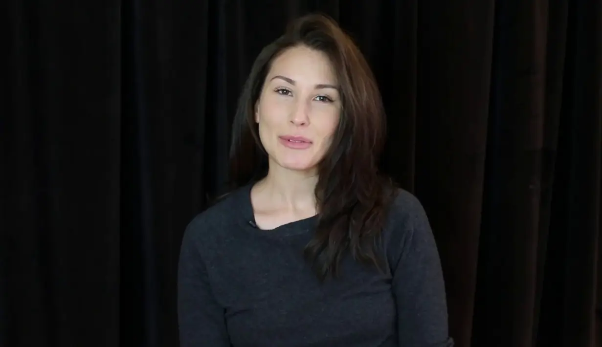 Nah ini gimana penampilan Loren Allred dengan makeup yang tipis seperti ini? (Youtube)