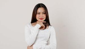 Penyanyi dangdut Rara LIDA atau Lady Rara saat agenda media visit dan launching single bersama Kapanlagi Youniverse di Gedung KLY, Jakarta, Selasa (18/2/2025). (Foto: Herman Zakharia)