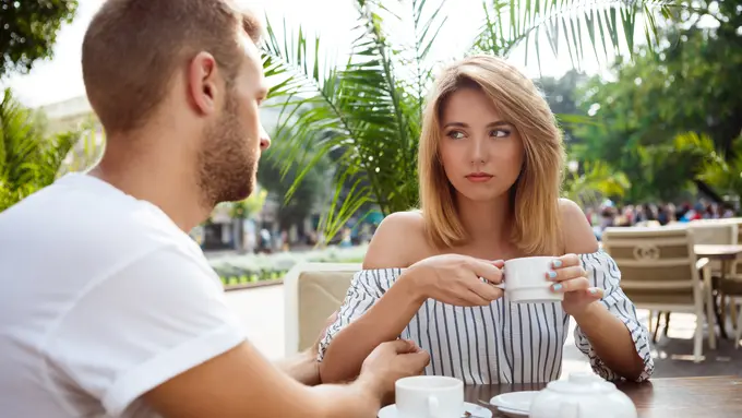 couple oktober cinta sepihak