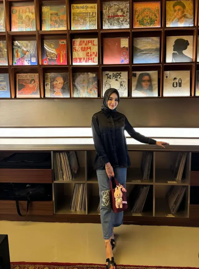 Diperiksa karena dugaan pernerimaan uang hasil korupsi, 7 gaya glamor Hana Hanifah jadi sorotan