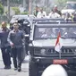 Momen Menhan Prabowo Subianto jadi sopir Presiden Jokowi dan Menteri BUMN Erick Thohir saat kunjungan di Pindad Malang (dok: @erickthohir)