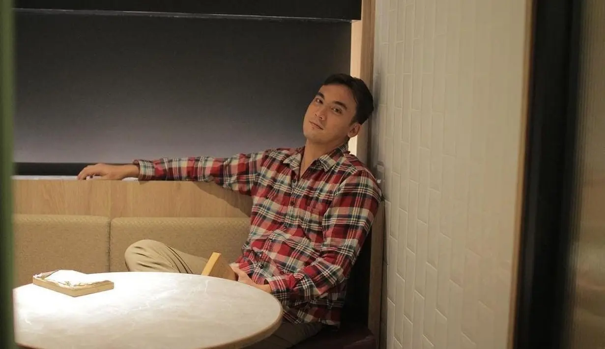 Setelah kabar perselingkuhan beredar, Rendy dan Syahnaz memilih membatasi hingga menutup kolom komentar di media sosial. [instagram/rendykjaernett]