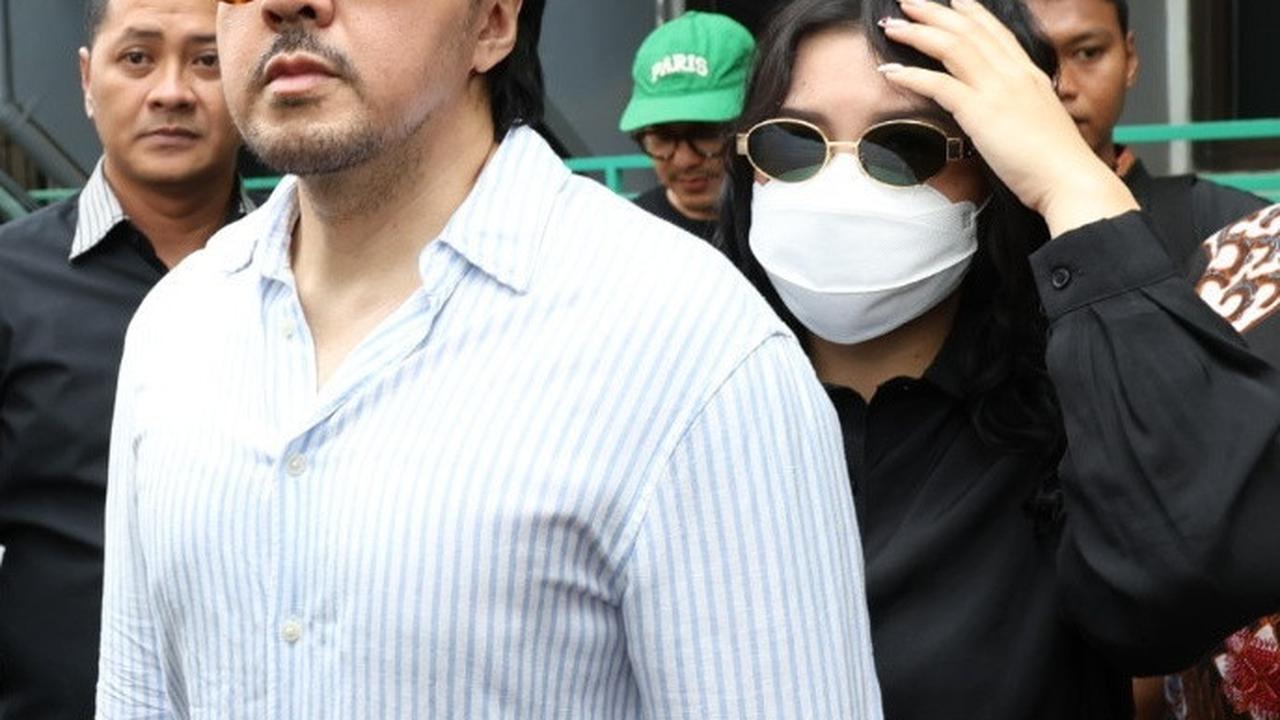 8 Potret David Bayu Ogah Melihat Terdakwa Kasus Video Syur Putrinya, Ternyata Ini Alasannya