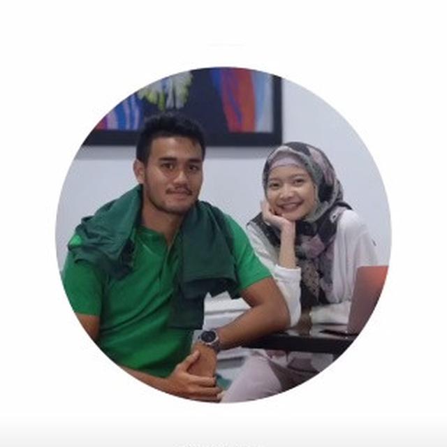 7 Potret Kebersamaan M Rafli Pemain Arema FC dengan Kekasih