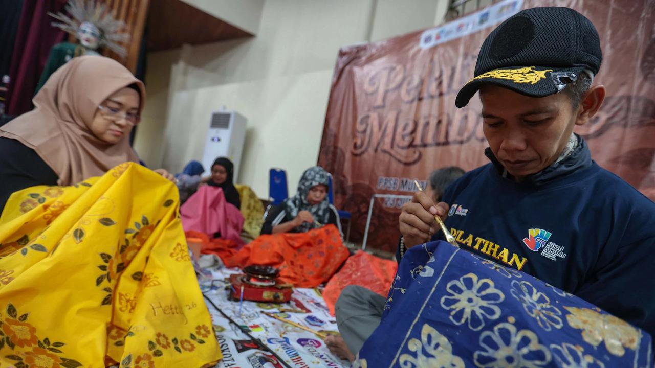 FOTO: Puluhan Peserta Asah Keterampilan Membatik Betawi
