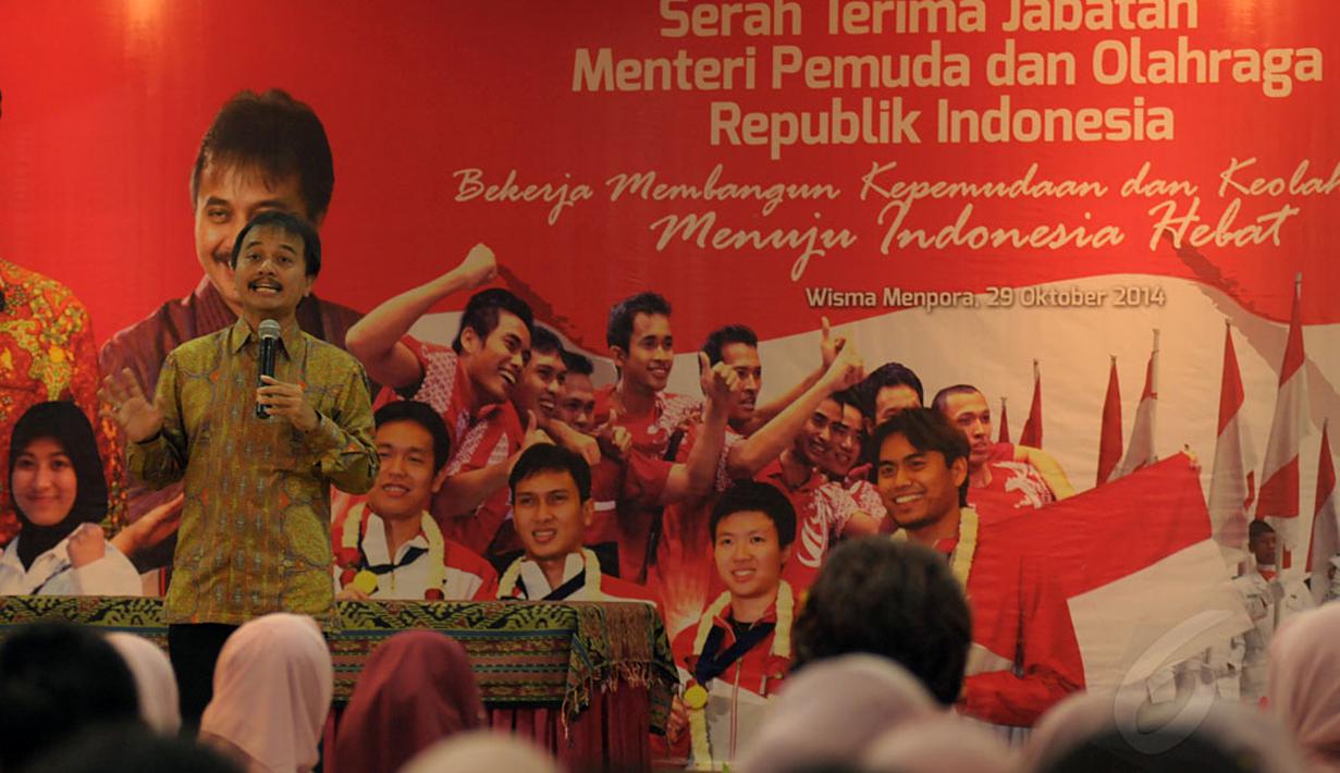 Mantan Menteri Pemuda dan Olahraga, Roy Suryo memberikan sambutan usai upacara serah terima jabatan Menpora di Wisma Kemenpora, Jakarta, Rabu (29/10/2014). (Liputan6.com/Helmi Fithriansyah)