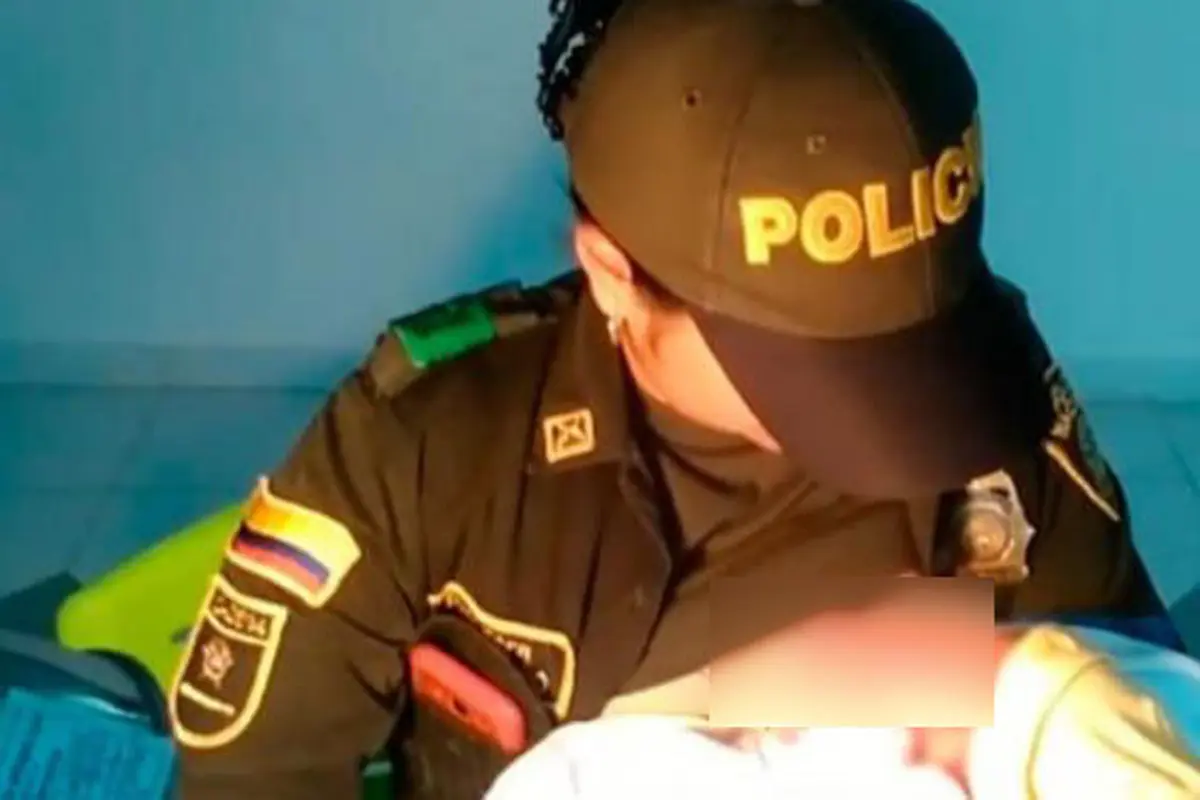 Aksi Polwan Susui Bayi yang Dibuang Ibunya, Tuai Pujian Publik