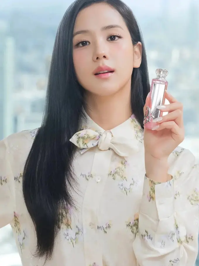 Visual Unreal Jisoo BLACKPINK Hadiri The Dior Addict Sweet Shop di Tokyo
