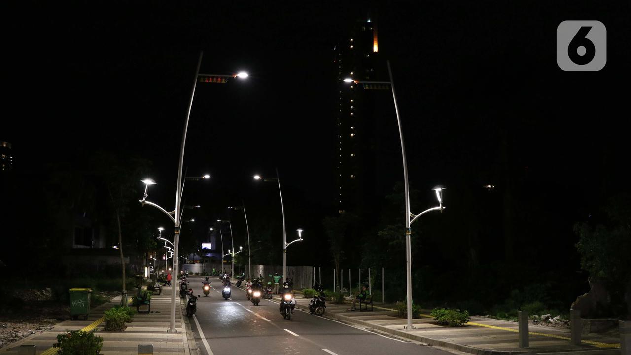 Suasana Malam di Jakarta Jelang Pelaksanaan PSBB