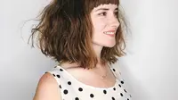 Coba Tampil Lebih Fresh dengan Gaya Rambut Bob Berponi