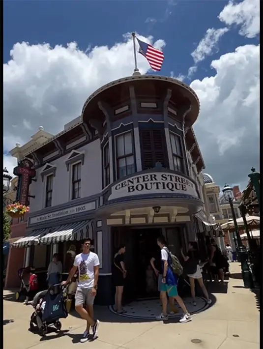 Surya Insomnia beserta keluarga dan rekan seleb lainnya diketahui berangkat sejak tanggal 07 Juli 2023. Selain Surya Insomnia, ada Omesh bersama anak-istri, Imam Darto dan masih banyak lagi dalam rombongan tersebut.  [Instagram/suryainsomnia]