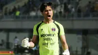 Kurniawan Kartika Ajie menjalani debut yang manis bersama Persita Tangerang. Ia membawa Pendekar Cisadane menang tiga gol tanpa balas. (Bola.com/M Iqbal Ichsan)