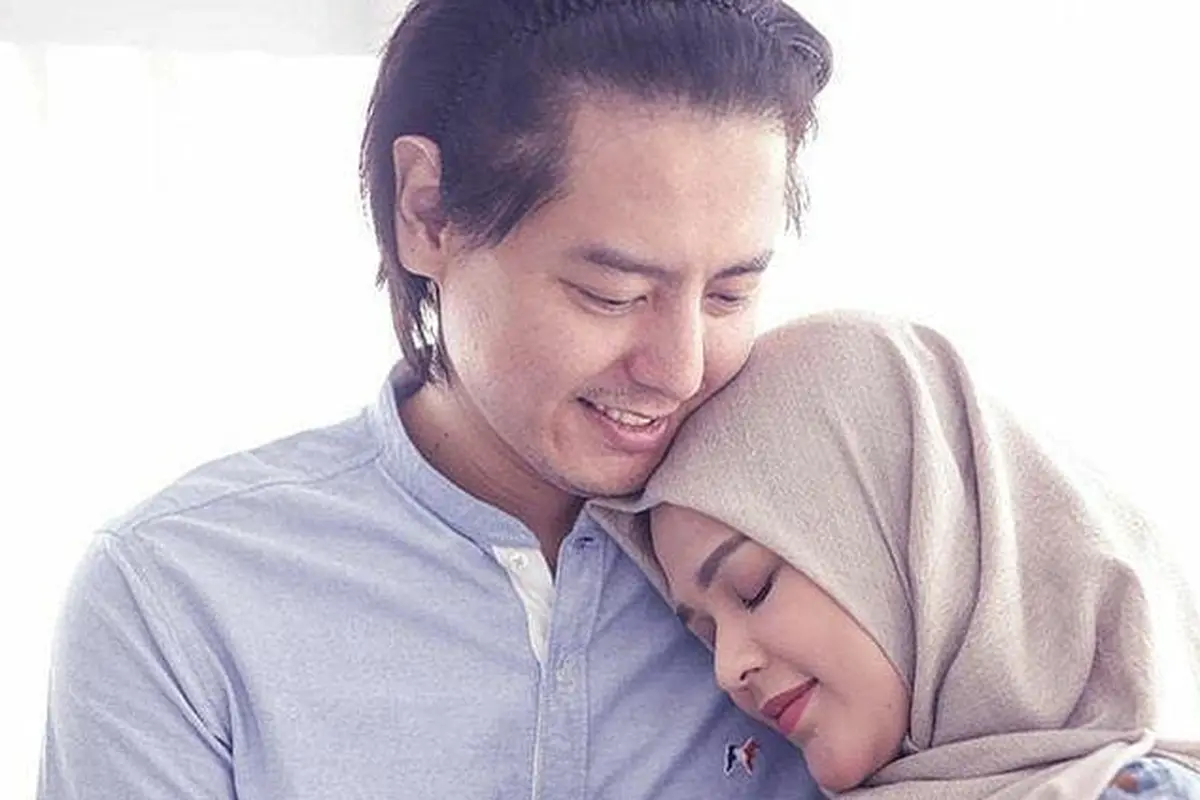 6 Potret Hangat Keluarga Kecil Roger dan Cut Meyriska Setelah Dikaruniai Anak Pertama