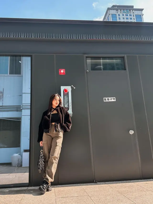 8 Gaya OOTD Fuji Utami yang Jadi Anak Skena Kekinian Saat Liburan di Korea Selatan
