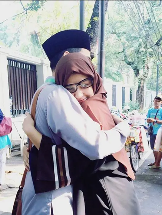 "Lancar y syg hajinya bismillah mabrur doin ak bisa nyusul setelah selesai nyusuin hawwa..." tulis shireensungkar sebagai keterangan fotonya. (instagram/shireensungkar)