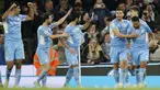 Pemain Manchester City Riyad Mahrez (kanan) melakukan selebrasi usai mencetak gol ke gawang Brighton and Hove Albion pada pertandingan sepak bola Liga Inggris di Etihad Stadium, Manchester, Inggris, 20 April 2022. Manchester City menang 3-0. (AP Photo/Dave Thompson)