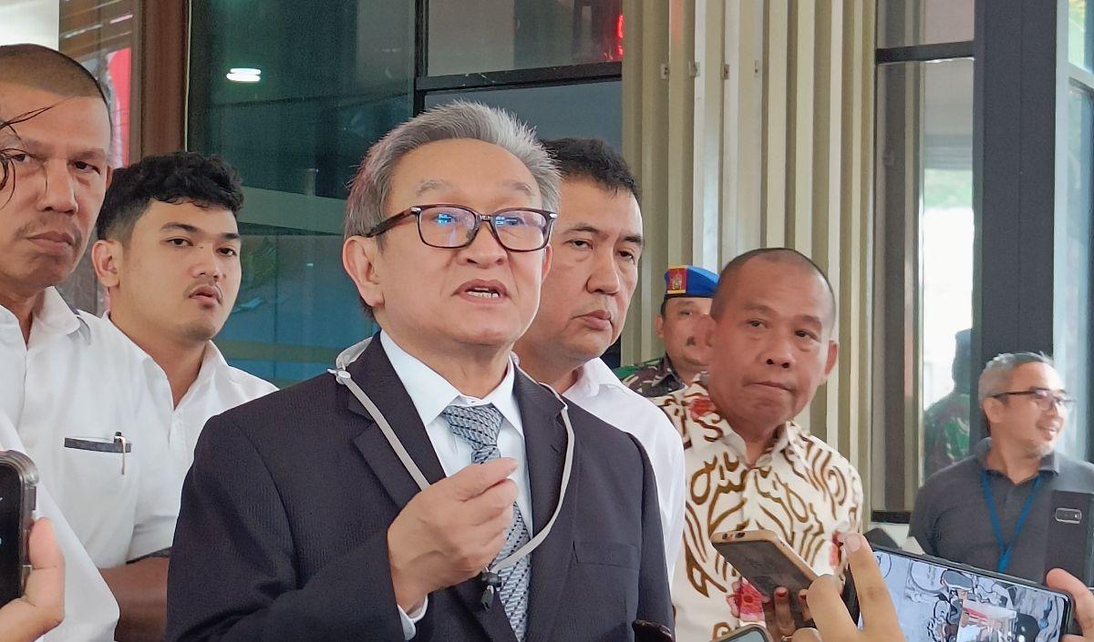 "Hanya dikatakan bahwa uang ini adalah untuk membantu Irwan Hermawan,"