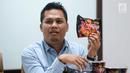 Sales dan Marketing Manajer PT Korinus Endra Nirwana memberi keterangan terkait mie instan Samyang, Jakarta, (21/6). Endra menuturkan produk mie instan Hot Chicken Ramen sudah memiliki sertifikasi halal dari Korea Muslim Federasi. (Liputan6.com/Pool)