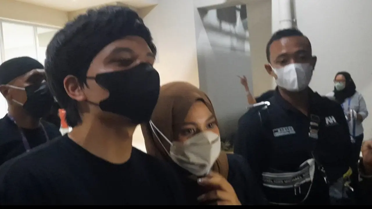 Aurel Hermansyah bersama Atta Halilintar di Stadion Manahan Solo