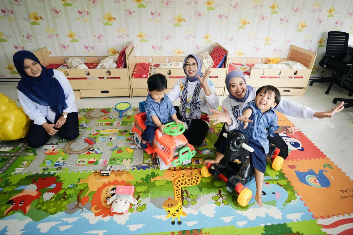 Penasihat I Dharma Wanita Persatuan (DWP) Kemensos Fatma Saifullah Yusuf hadiri acara puncak peringatan Hari Anak Nasional