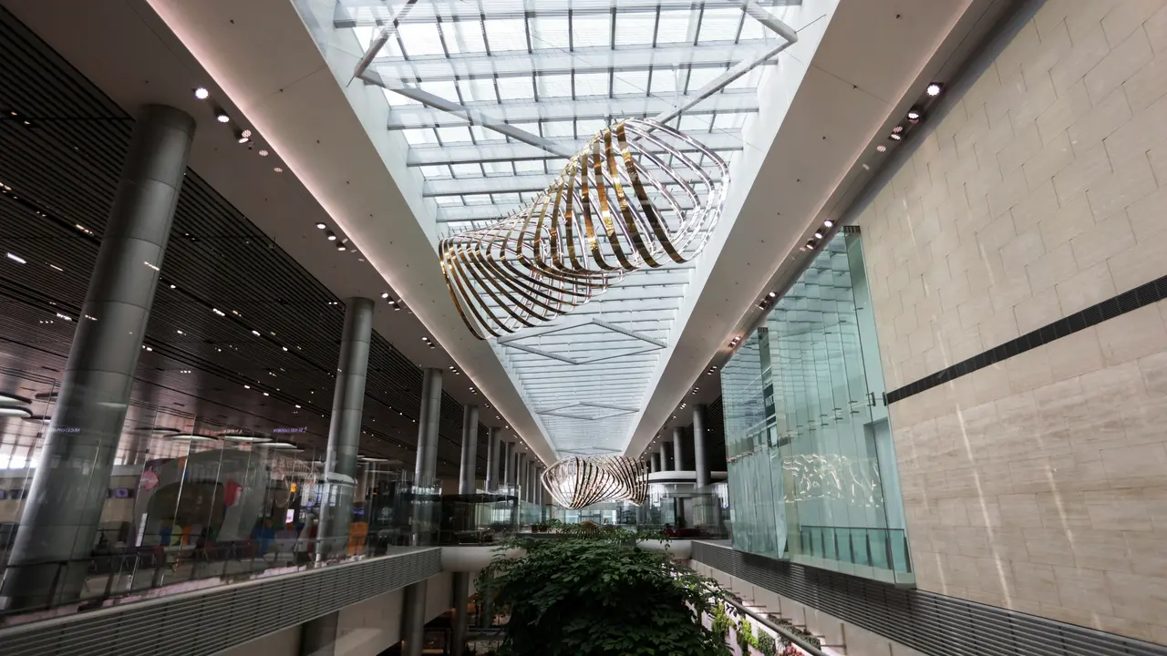 Bandara Changi Beri Kemewahan di Galeri Seni Kinetik Terbesar