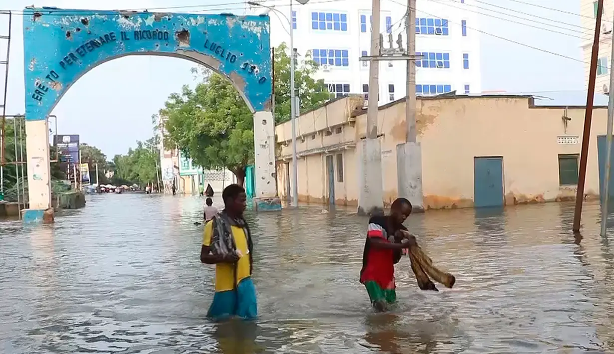 "Hujan yang diperkirakan terjadi antara tanggal 21 dan 24 November dapat menyebabkan lebih banyak banjir yang dapat menyebabkan kematian dan kehancuran besar," lanjutnya, melansir Al Jazeera pada Selasa, 21 November 2023. (AP Photo)