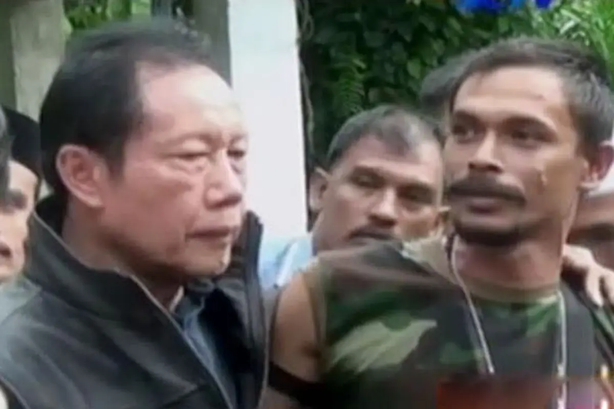 VIDEO: Pentolan GAM dan 120 Anak Buahnya Menyerahkan Diri