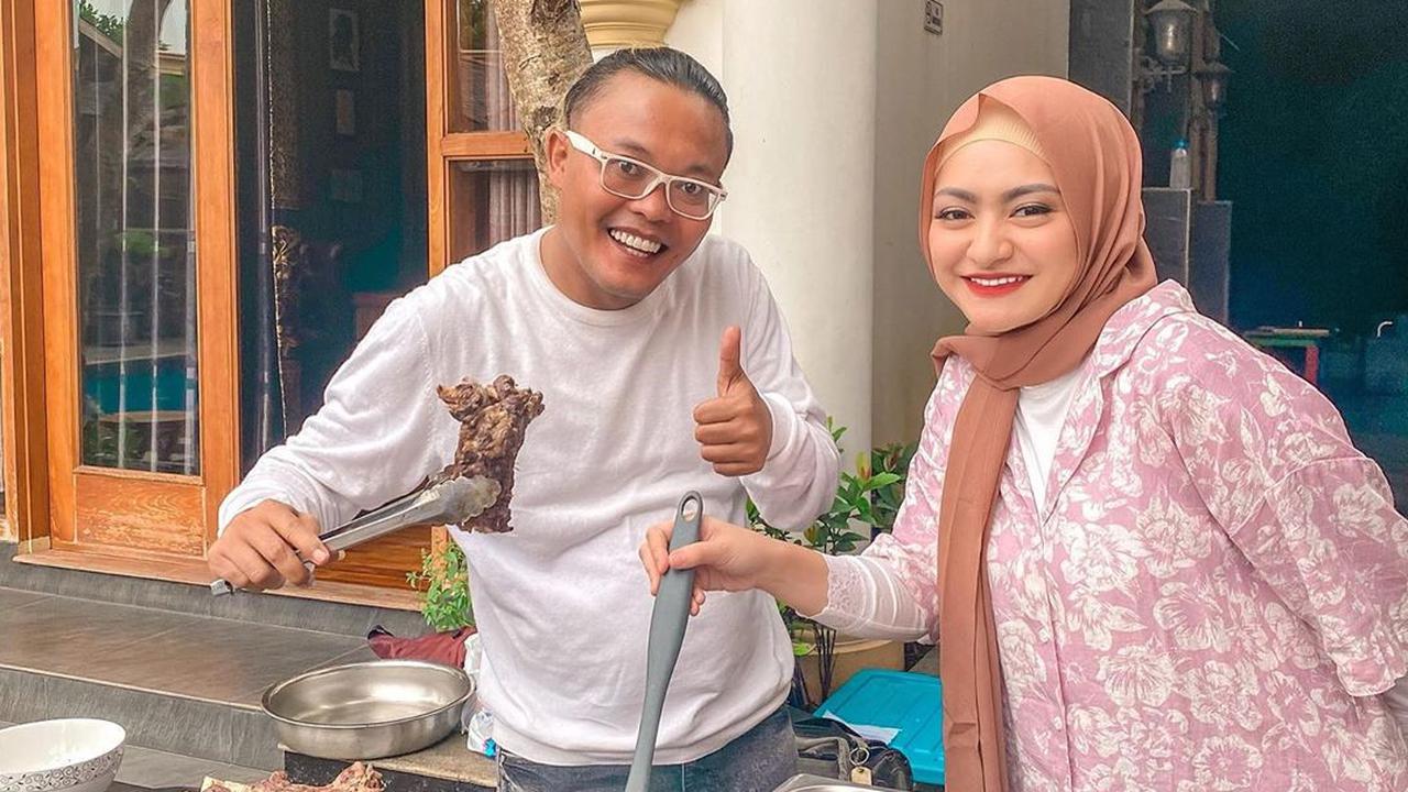 [Fimela] Nathalie Holscher dengan Keluarga Sule