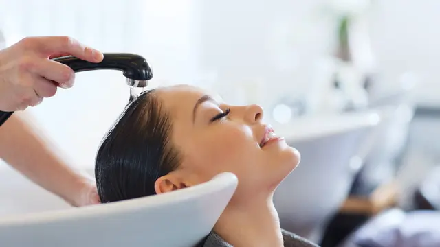 Rambut Mudah Rusak, Ini 4 Kesalahan Dalam Mencuci Rambut