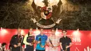 Sejumlah pemain menerima penghargaan Badminton Fans Award 2015 pada acara jamuan makan malam jelang Kejuaraan Dunia BWF 2015 di Balai Kota, Jakarta, Sabtu (8/8/2015). (Bola.com/Vitalis Yogi Trisna)