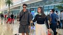 Bersama Caesar Hito, Felicya Angelista saat ini tengah berada di Dubai. Dalam momen tersebut terlihat keduanya tengah berada di bandara sambil membawa koper. Tampil dengan busana kasual, pasangan selebriti ini terlihat keren dalam perjalanannya ke luar negeri. (Liputan6.com/IG/@felicyangelista_)