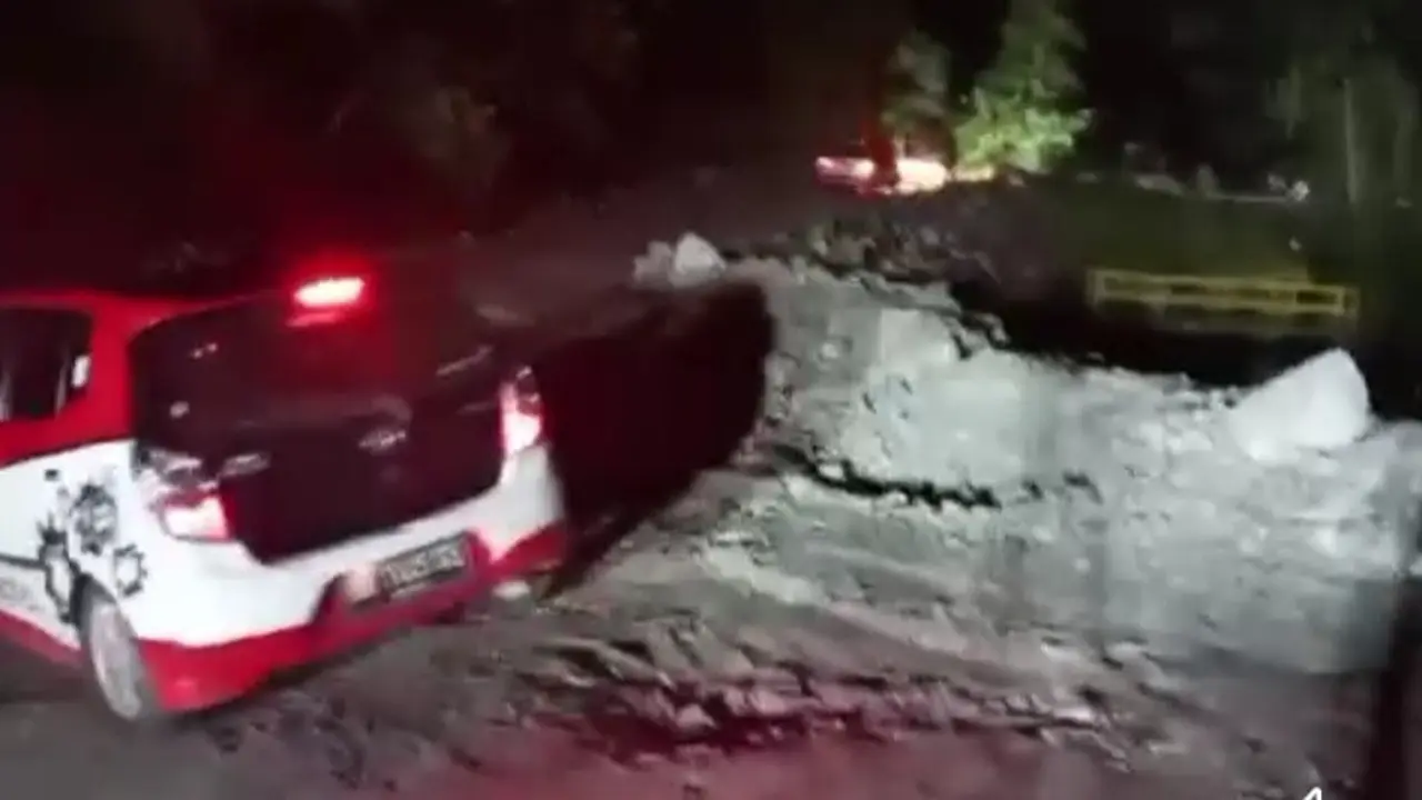 Akses jalan menuju Kelurahan Batu Putih sudah terbuka, meskipun merupakan jalan alternatif.