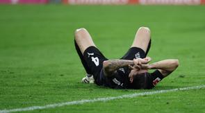 Bek Moenchengladbach berdarah Indonesia-Belanda bernomor punggung 04, Kevin Diks, bereaksi selama pertandingan Bundesliga divisi pertama Jerman antara Bayern Munchen dan Borussia Moenchengladbach di Munich, Jerman selatan, Sabtu (7-3-2026) dini hari WIB. (Alexandra BEIER/AFP)