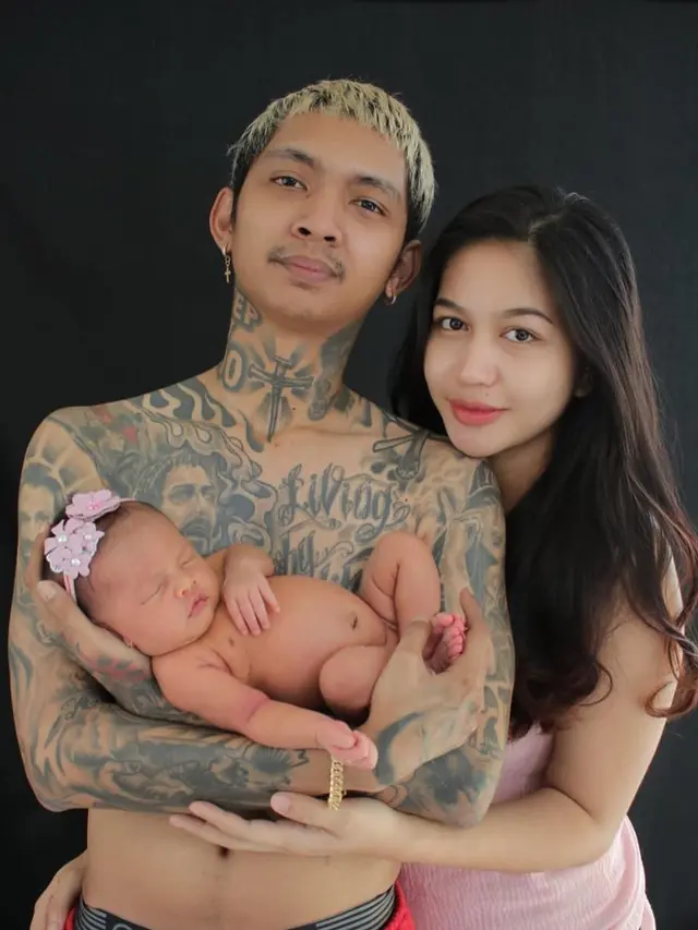 6 Potret Young Lex dan Istri Asuh Baby Zaenab, Kompak Banget