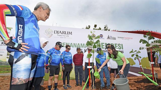 Djarum Foundation Tanam 10 Ribu Pohon Trembesi di Sepanjang Tol Semarang - Batang